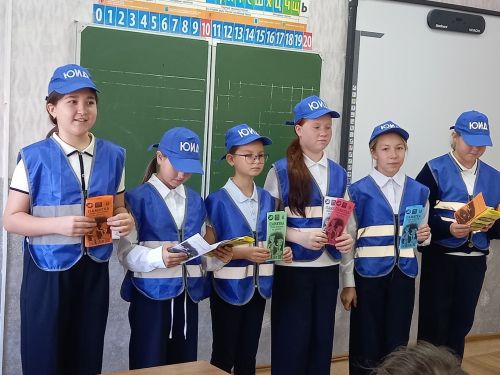 В Нурлате первоклассников научили быть заметными на дороге