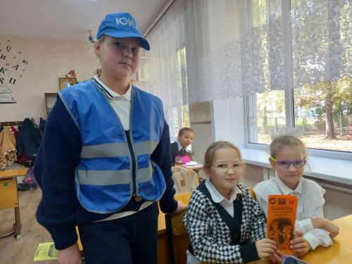 В Нурлате первоклассников научили быть заметными на дороге