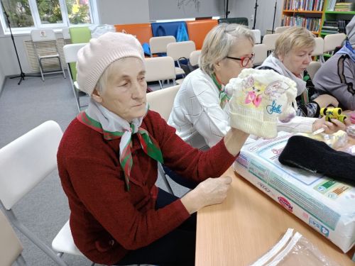 В Нурлате связали доброту: рукодельницы собрали посылку детям из Лисичанска и Рубежного