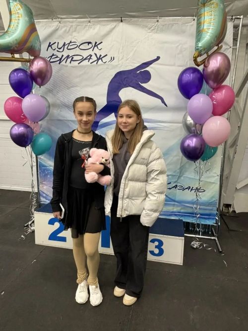 Воспитанницы «Ледка» выполнили юношеские разряды на казанском «Кубке Виража»
