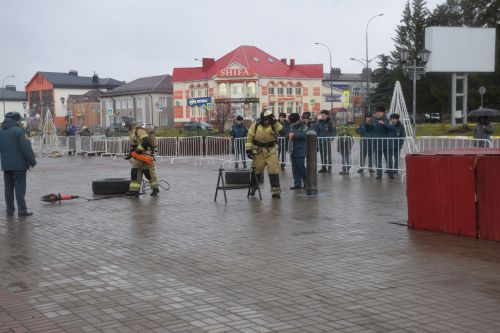 В Нурлате соревновались спасатели (фоторепортаж)