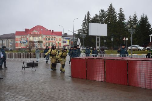 В Нурлате соревновались спасатели (фоторепортаж)