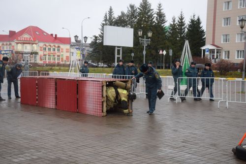В Нурлате соревновались спасатели (фоторепортаж)