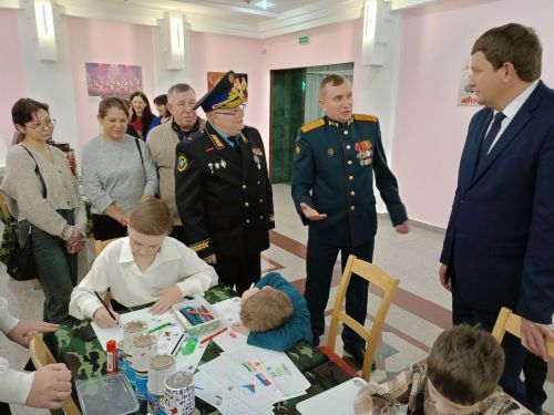Нурлатские дети создали душевные подарки для бойцов СВО