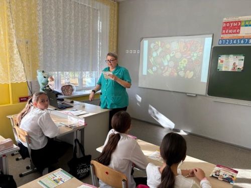 В школе №1 Нурлата прошел классный час о здоровом питании