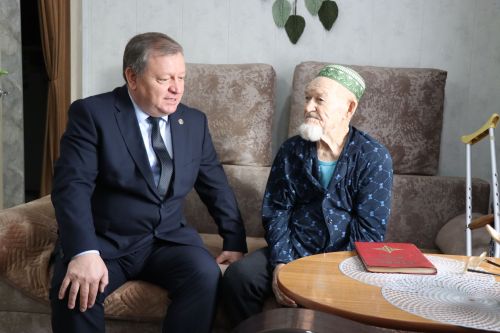 Ветеран из Нурлатского района получил подарок от Раиса Татарстана