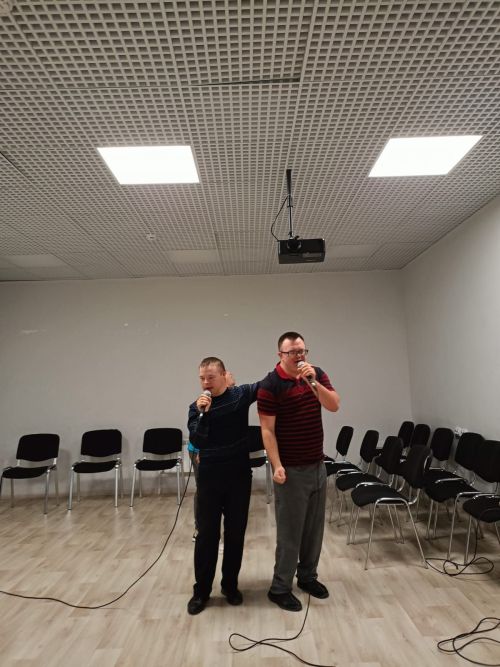 В молодежном клубе «Мирас» создали уникальные открытки ко Дню учителя