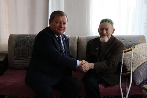 Ветеран из Нурлатского района получил подарок от Раиса Татарстана