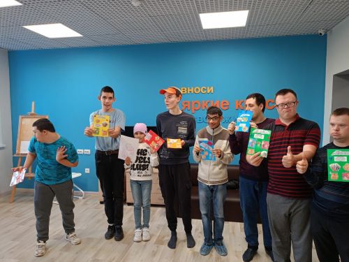 В молодежном клубе «Мирас» создали уникальные открытки ко Дню учителя