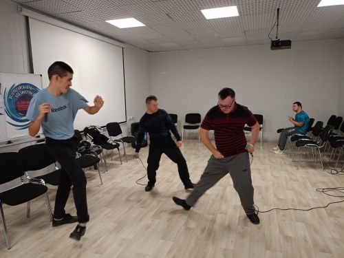 В молодежном клубе «Мирас» создали уникальные открытки ко Дню учителя