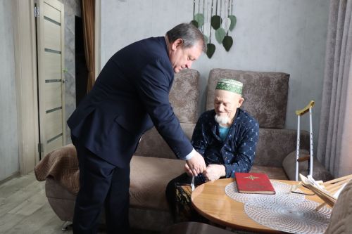 Ветеран из Нурлатского района получил подарок от Раиса Татарстана
