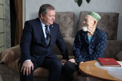 Ветеран из Нурлатского района получил подарок от Раиса Татарстана