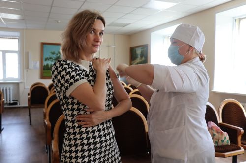 Коллектив исполнительного комитета Нурлатского района присоединился к кампании по вакцинации от гриппа