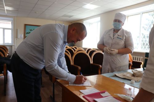 Коллектив исполнительного комитета Нурлатского района присоединился к кампании по вакцинации от гриппа