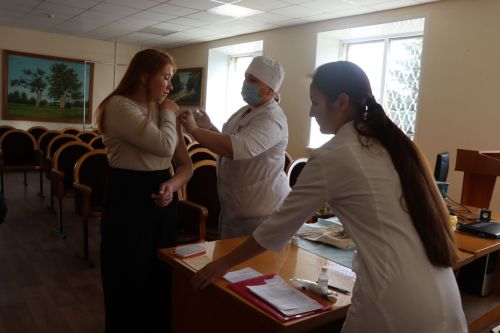 Коллектив исполнительного комитета Нурлатского района присоединился к кампании по вакцинации от гриппа