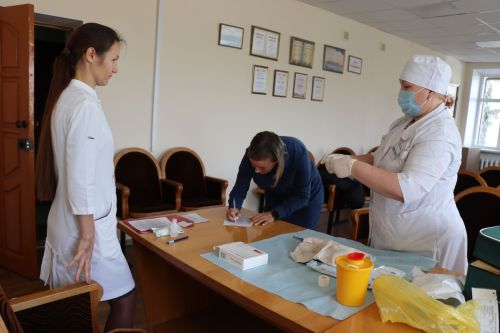 Коллектив исполнительного комитета Нурлатского района присоединился к кампании по вакцинации от гриппа