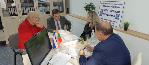 Депутат Госсовета РТ Мякзюм Салахов провел прием граждан в Нурлатском местном отделении «Единой России»