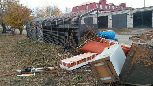 Юрист предупредил о крупных штрафах за вынос старой раковины на мусорку