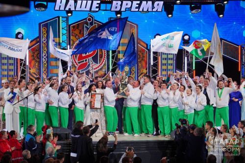 Песошин вручил Гран-при фестиваля «Безнен заман» в «Пирамиде»