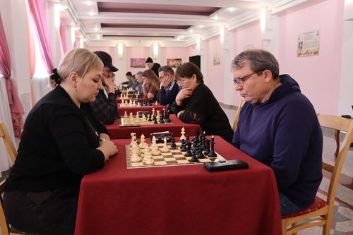В Нурлате проходит первый турнир памяти шахматистов и шашистов