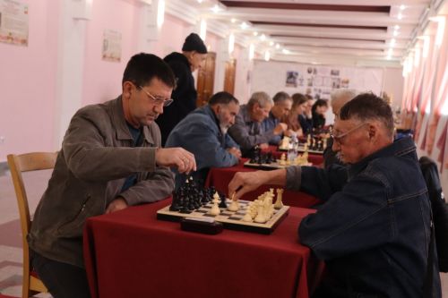 В Нурлате проходит первый турнир памяти шахматистов и шашистов