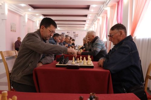 В Нурлате проходит первый турнир памяти шахматистов и шашистов