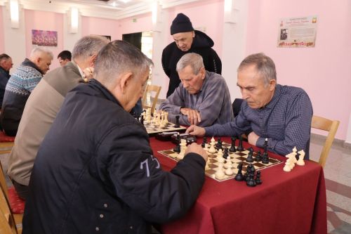 В Нурлате проходит первый турнир памяти шахматистов и шашистов