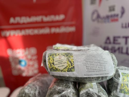 Волонтеры школы №2 передали маскировочные сети и письма для участников СВО