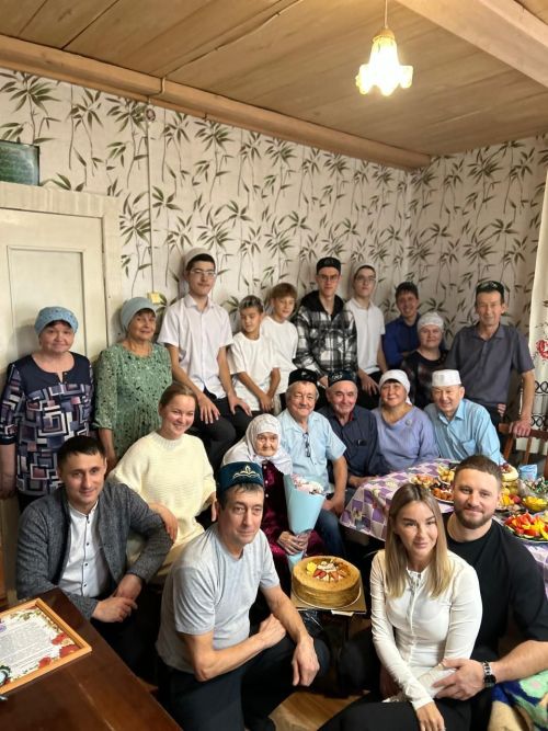 Жительницу деревни Новое Альметьево Гульнур Фардиновну Нигматуллину поздравили с 90-летием