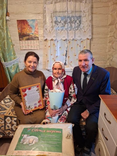 90-летний юбилей отметила жительница Нового Альметьева Нурзиган Сунгатуллина