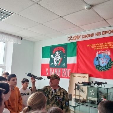 В Нурлате школьникам рассказали о героях прошлого и настоящего