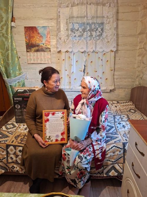 90-летний юбилей отметила жительница Нового Альметьева Нурзиган Сунгатуллина