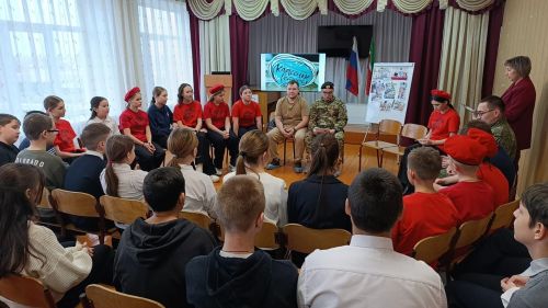 Урок мужества: воины напутствовали егоркинских школьников