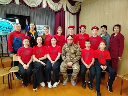 Урок мужества: воины напутствовали егоркинских школьников