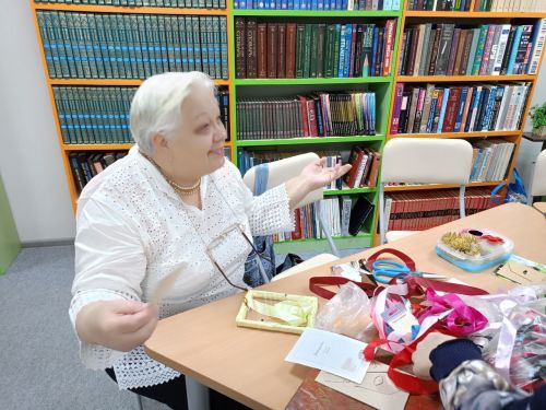 Вечер в честь мам: истории, фото и творчество в «Весте»