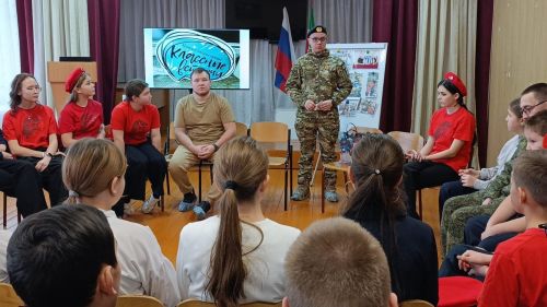 Урок мужества: воины напутствовали егоркинских школьников
