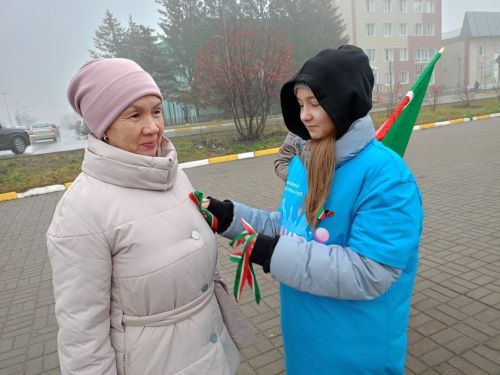 Нурлатские подростки отметили День флага Татарстана акцией
