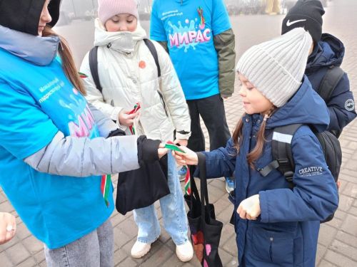 Нурлатские подростки отметили День флага Татарстана акцией