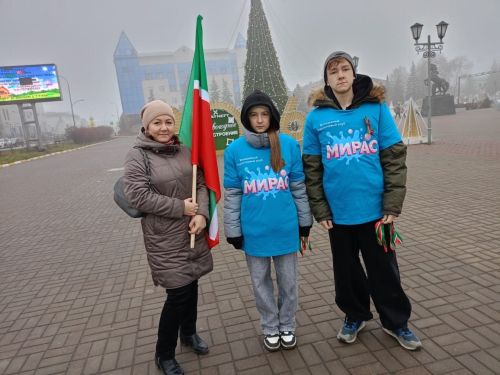 Нурлатские подростки отметили День флага Татарстана акцией