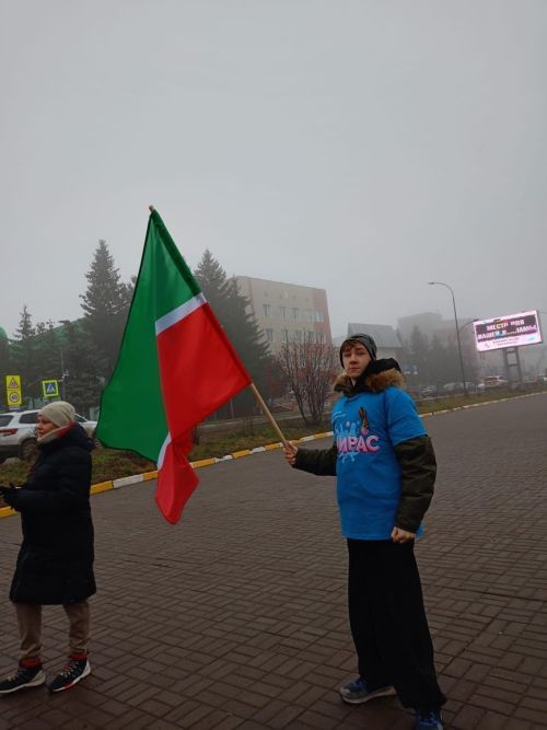 Нурлатские подростки отметили День флага Татарстана акцией