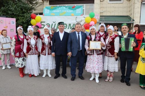 Зухра Зарифуллина: 50 лет на сцене и 4 поколения семьи в Нурлатском районе