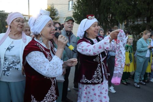 Зухра Зарифуллина: 50 лет на сцене и 4 поколения семьи в Нурлатском районе