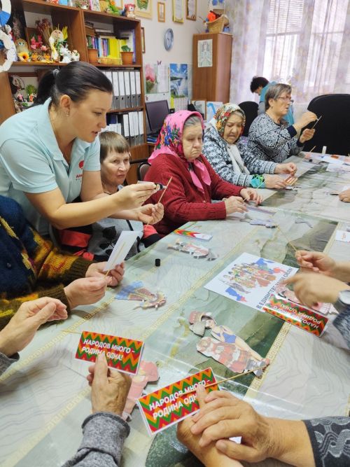 Тепло единства: в Нурлатском доме престарелых прошел праздничный день