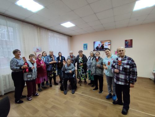 Тепло единства: в Нурлатском доме престарелых прошел праздничный день