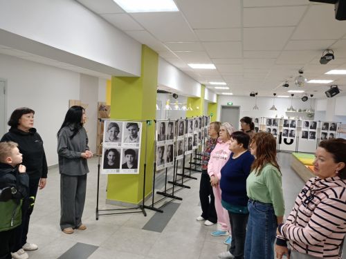 Найти семью для ребенка: в КДЦ «Грани» работает уникальная фотовыставка
