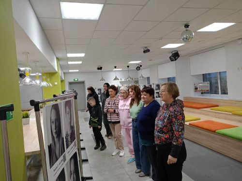 Найти семью для ребенка: в КДЦ «Грани» работает уникальная фотовыставка