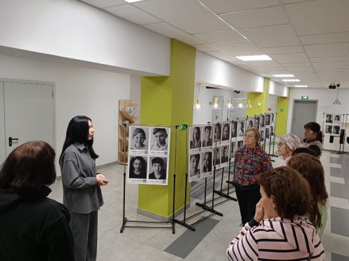 Найти семью для ребенка: в КДЦ «Грани» работает уникальная фотовыставка