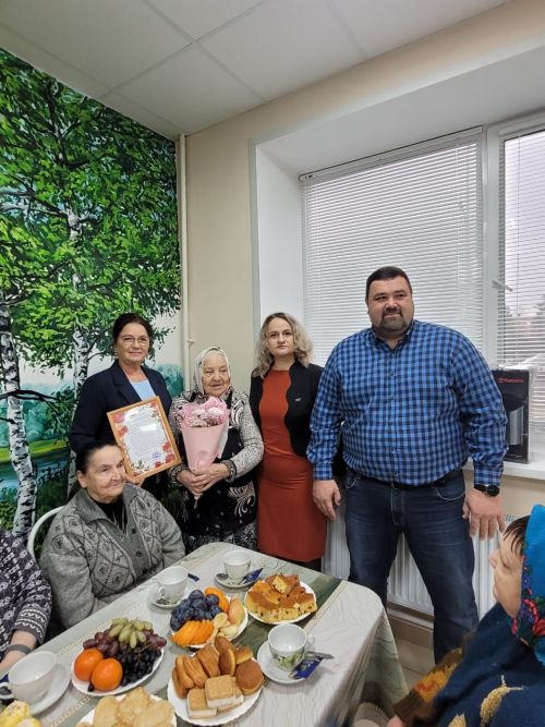 Жительницу Нурлата поздравили с 90-летием