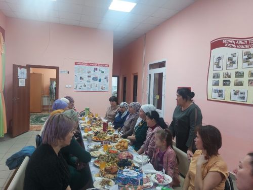 Теплая встреча для мам участников СВО прошла в Бурметьевском сельском доме культуры