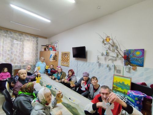 Ангелы-хранители своими руками: библиотекари подарили тепло пожилым людям